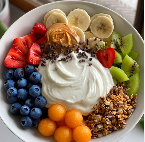 Create a Delicious and Nutritious Yogurt Bowl with These Fresh Ingredients